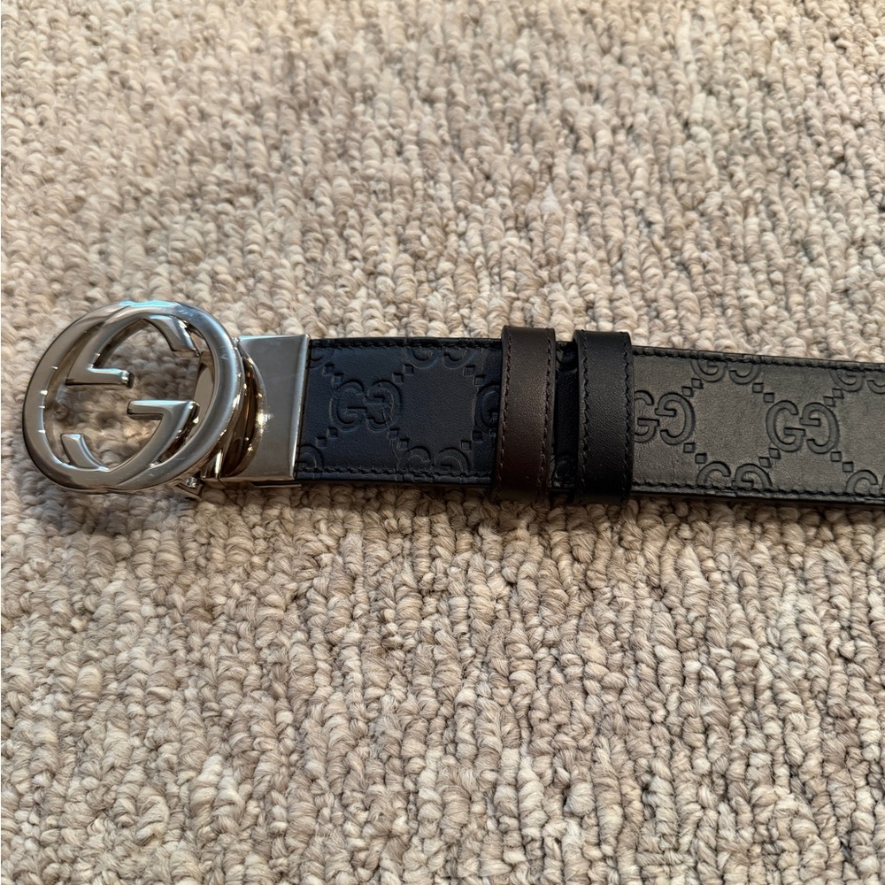 Gucci Reversible belt with Interlocking G buckle, EUC, size 90. 100% authentic